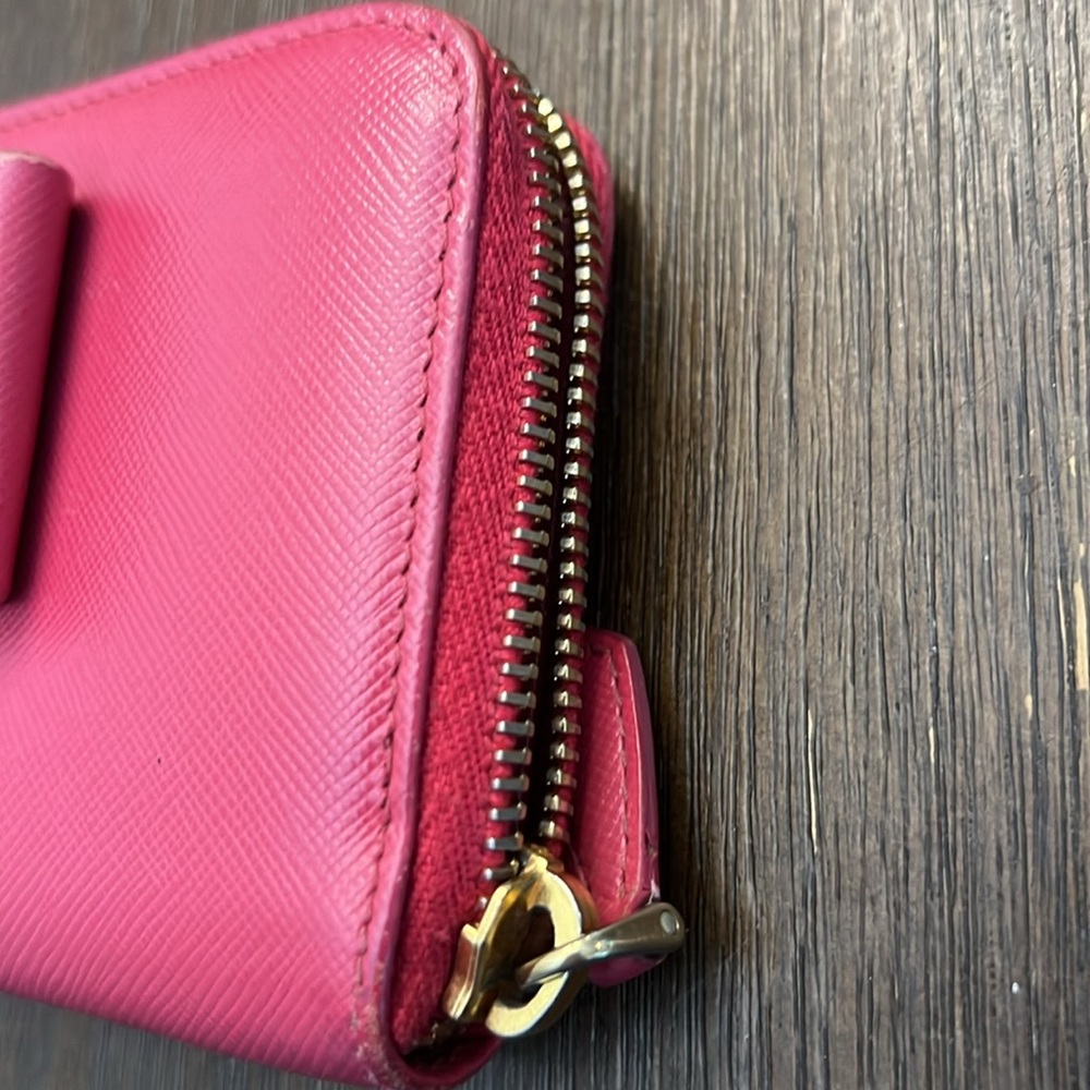 Authentic Pink Prada 3/4 zip wallet with bow! - Picture 5 of 12